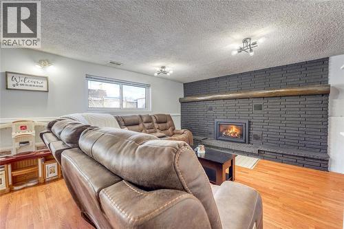 216 Blackthorn Crescent, St Clair, ON - Indoor Photo Showing Living Room With Fireplace
