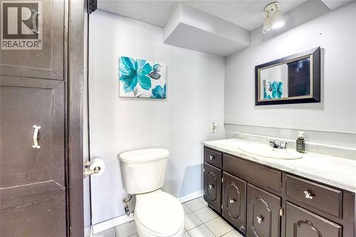 216 Blackthorn Crescent, St Clair, ON - Indoor Photo Showing Bathroom