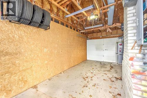 216 Blackthorn Crescent, St Clair, ON - Indoor Photo Showing Garage