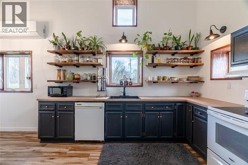 1357 Smithfalls Road, Dawn-Euphemia, ON - Indoor Photo Showing Kitchen