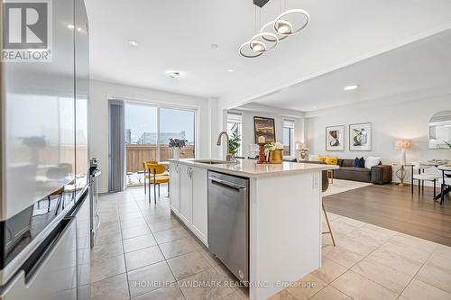 89 Barkerville Drive, Whitby, ON - Indoor Photo Showing Kitchen With Upgraded Kitchen