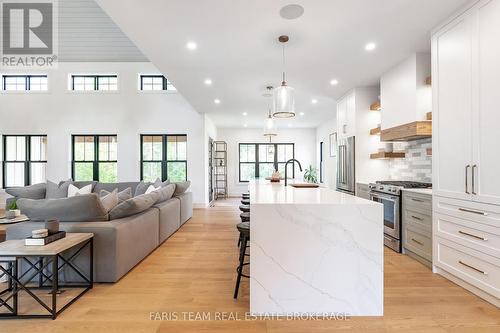 190 Toll Road, King, ON - Indoor