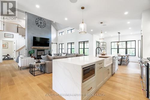 190 Toll Road, King, ON - Indoor Photo Showing Kitchen With Upgraded Kitchen