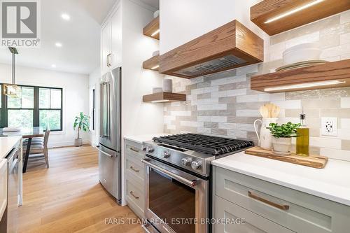 190 Toll Road, King, ON - Indoor Photo Showing Kitchen With Upgraded Kitchen