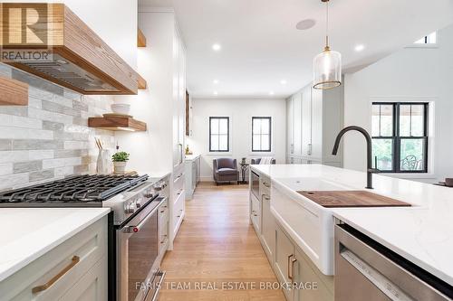 190 Toll Road, King, ON - Indoor Photo Showing Kitchen With Upgraded Kitchen