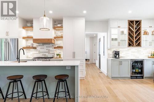190 Toll Road, King, ON - Indoor Photo Showing Kitchen With Upgraded Kitchen