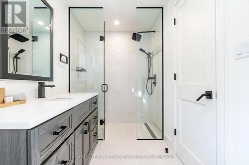 190 Toll Road, King, ON - Indoor Photo Showing Bathroom