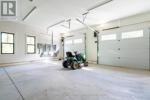190 Toll Road, King, ON - Indoor Photo Showing Garage