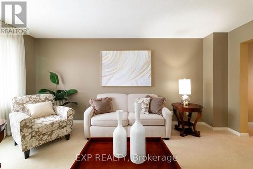200 Biscayne Boulevard, Georgina, ON - Indoor Photo Showing Living Room