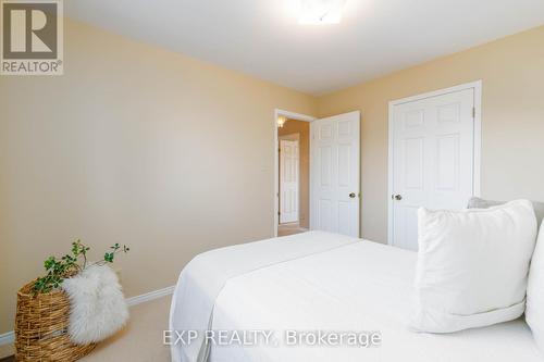 200 Biscayne Boulevard, Georgina, ON - Indoor Photo Showing Bedroom