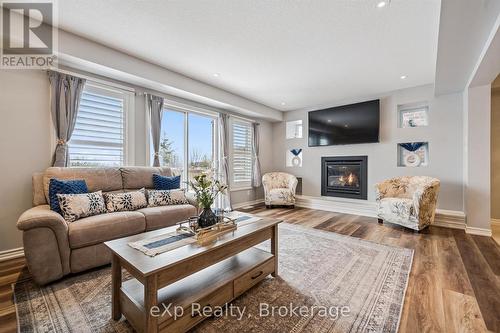 139 Couling Crescent, Guelph (Grange Road), ON - Indoor Photo Showing Living Room With Fireplace