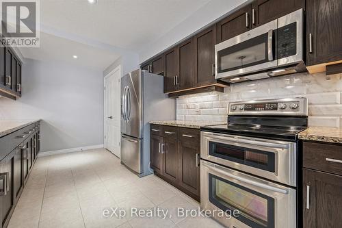 139 Couling Crescent, Guelph (Grange Road), ON - Indoor Photo Showing Kitchen
