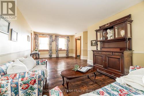 3651 Burritts Rapids Road, Ottawa, ON - Indoor Photo Showing Living Room