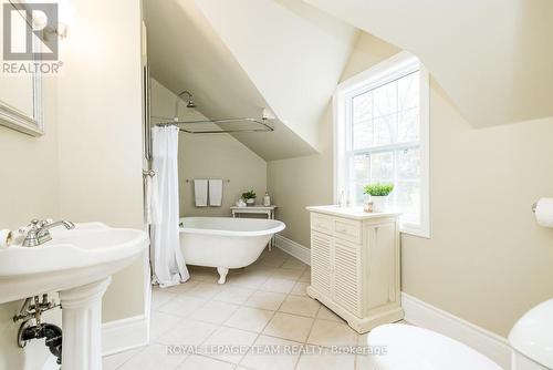 3651 Burritts Rapids Road, Ottawa, ON - Indoor Photo Showing Bathroom