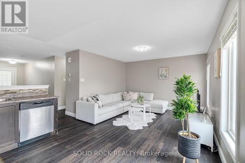 1855 Maple Grove Road, Ottawa, ON - Indoor Photo Showing Living Room