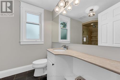 20 Arkell Street, Hamilton, ON - Indoor Photo Showing Bathroom