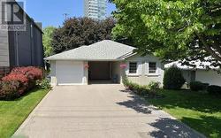 194 WOODSWORTH ROAD  Toronto, ON M2L 2T1