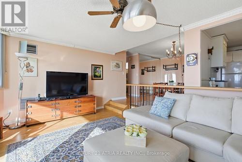 909 - 50 Baif Boulevard, Richmond Hill, ON - Indoor Photo Showing Living Room