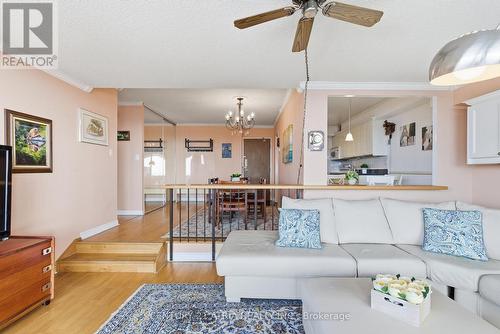 909 - 50 Baif Boulevard, Richmond Hill, ON - Indoor Photo Showing Living Room