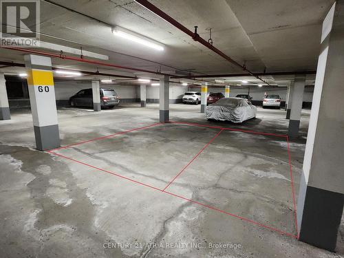 909 - 50 Baif Boulevard, Richmond Hill, ON - Indoor Photo Showing Garage