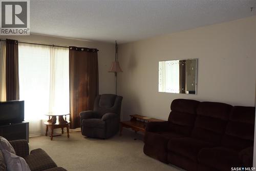 32 Kasper Crescent, Assiniboia, SK - Indoor Photo Showing Living Room