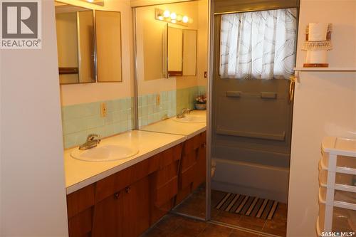 32 Kasper Crescent, Assiniboia, SK - Indoor Photo Showing Bathroom