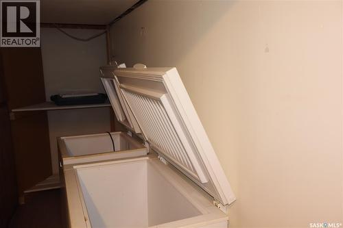 32 Kasper Crescent, Assiniboia, SK - Indoor Photo Showing Laundry Room