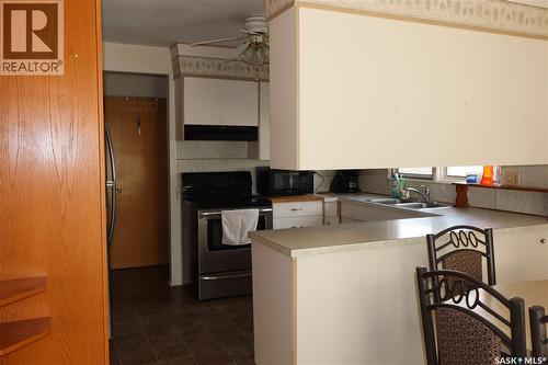 32 Kasper Crescent, Assiniboia, SK - Indoor Photo Showing Kitchen With Double Sink