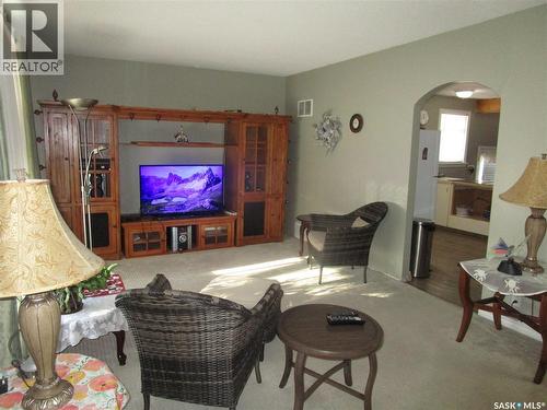 250 1St Avenue W, Bengough, SK - Indoor Photo Showing Living Room