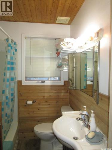 250 1St Avenue W, Bengough, SK - Indoor Photo Showing Bathroom