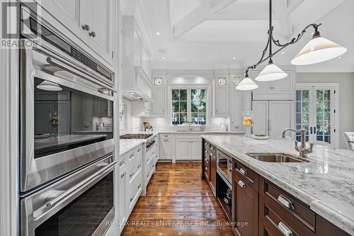 190 Donnelly Drive, Mississauga, ON - Indoor Photo Showing Kitchen With Upgraded Kitchen