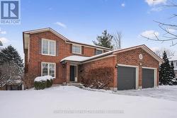 22 PHEASANT RUN DRIVE  Guelph (Kortright Hills), ON N1C 1B2