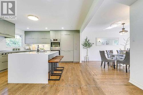 3640 Burnbrae Drive, Mississauga, ON - Indoor Photo Showing Kitchen With Upgraded Kitchen