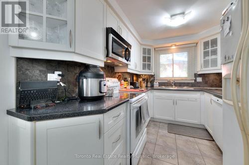 62 Greendale Crescent, Kitchener, ON - Indoor Photo Showing Kitchen