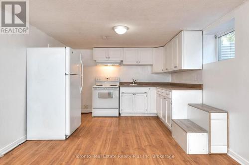 62 Greendale Crescent, Kitchener, ON - Indoor Photo Showing Kitchen