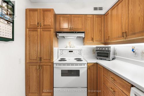 1007 - 158 B Mcarthur Avenue, Ottawa, ON - Indoor Photo Showing Kitchen