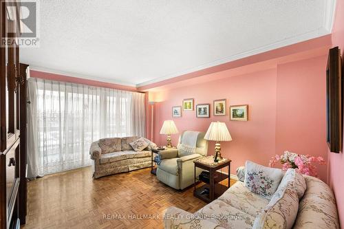 1007 - 158 B Mcarthur Avenue, Ottawa, ON - Indoor Photo Showing Living Room