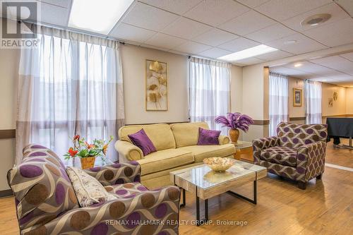 1007 - 158 B Mcarthur Avenue, Ottawa, ON - Indoor Photo Showing Living Room