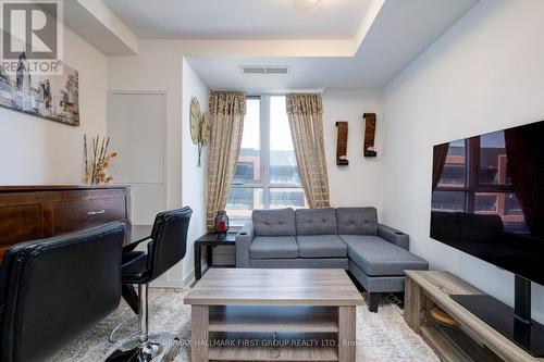 202 - 2545 Simcoe Street N, Oshawa (Windfields), ON - Indoor Photo Showing Living Room