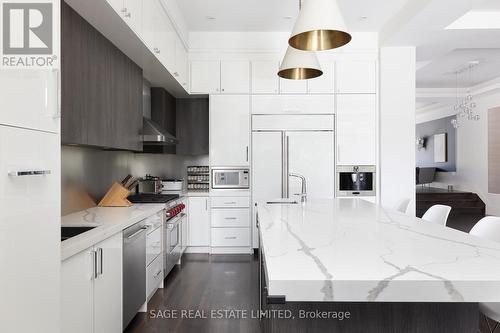 40 Hoyle Avenue, Toronto, ON - Indoor Photo Showing Kitchen With Upgraded Kitchen