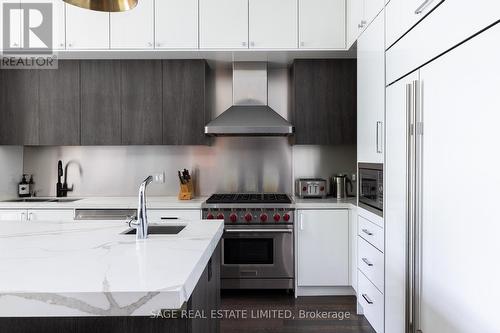 40 Hoyle Avenue, Toronto, ON - Indoor Photo Showing Kitchen With Double Sink With Upgraded Kitchen