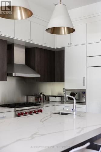40 Hoyle Avenue, Toronto, ON - Indoor Photo Showing Kitchen