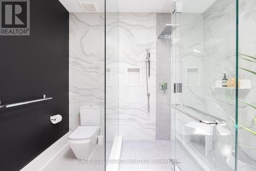 40 Hoyle Avenue, Toronto, ON - Indoor Photo Showing Bathroom