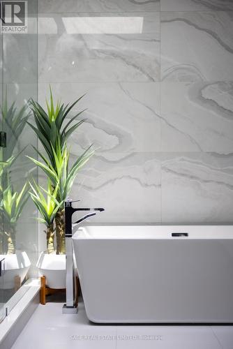 40 Hoyle Avenue, Toronto, ON - 