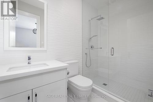 40 Hoyle Avenue, Toronto, ON - Indoor Photo Showing Bathroom