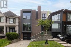 40 HOYLE AVENUE  Toronto, ON M4S 2X6