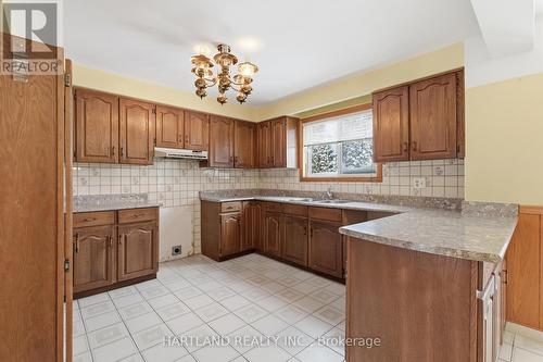 4065 River Mill Way, Mississauga, ON - Indoor Photo Showing Kitchen