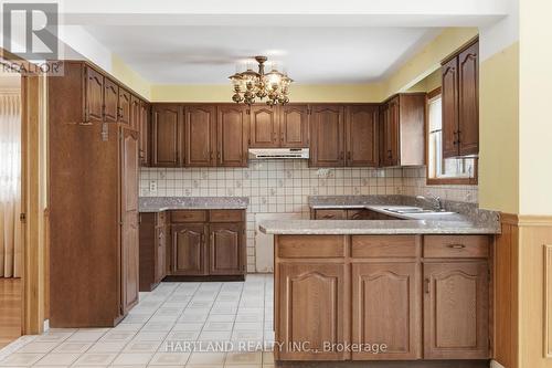 4065 River Mill Way, Mississauga, ON - Indoor Photo Showing Kitchen