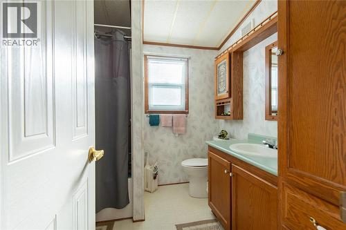 5700 Blackwell Sideroad Unit# 271, Sarnia, ON - Indoor Photo Showing Bathroom