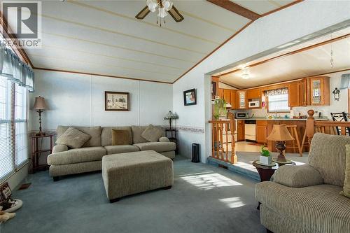 5700 Blackwell Sideroad Unit# 271, Sarnia, ON - Indoor Photo Showing Living Room